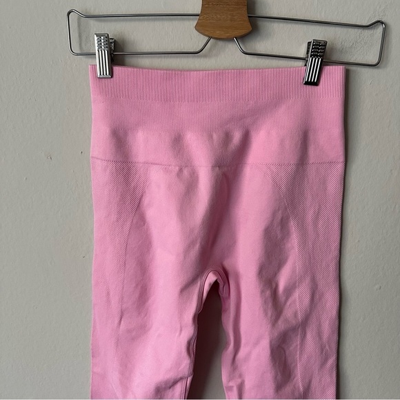 Spiritual Gangster Icon Seamless High Waist Legging
pink M/L - Picture 3 of 9